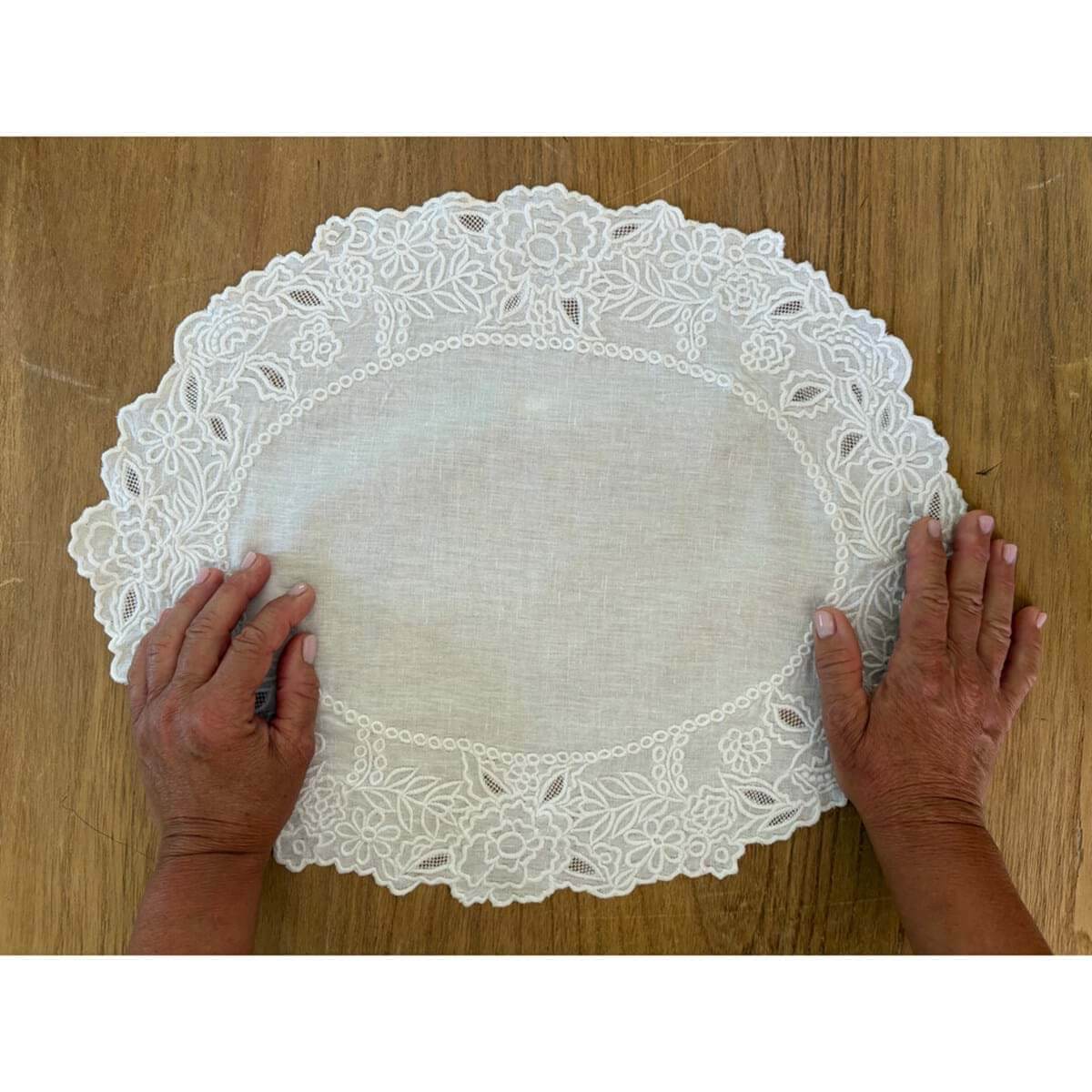Blanc Mariclò Set Runner + Centri in Lino Ricamate Dentelle