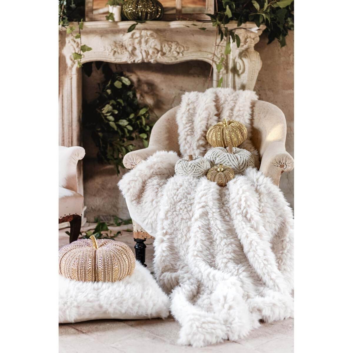 Blanc Mariclò Zucca Decorativa Perline 2510S - Varie Dimensioni, cuscino a forma di zucca con perline oro.