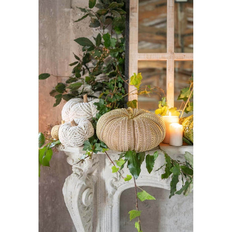 Blanc Mariclò Zucca Decorativa Perline 2510S - Varie Dimensioni, cuscino a forma di zucca con perline oro.