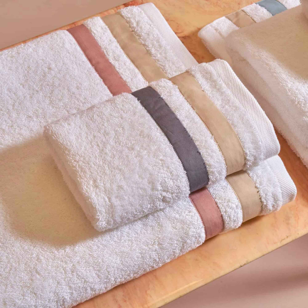 Biancoperla Set Asciugamani 1+1 Antigua 2601B