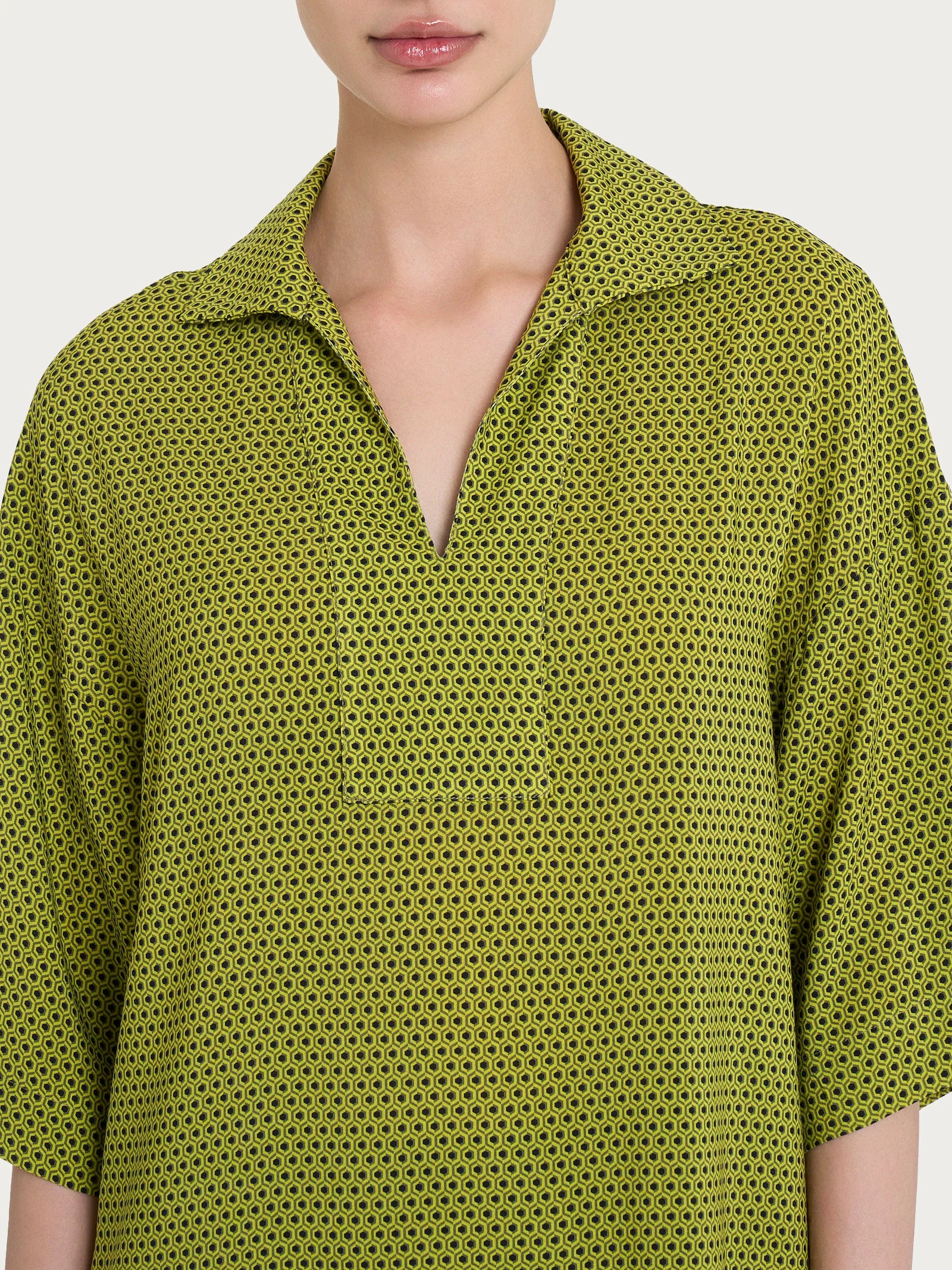 Ragno Blusa con colletto e hexagon pattern in Ecoseta DQ23SF 2504S38