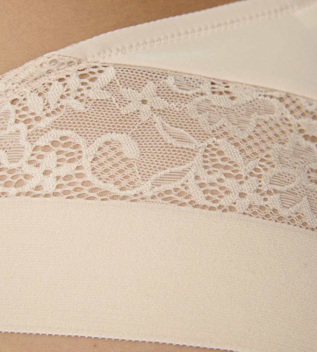 Triumph Slip da Donna Brazilian Vivid Spotlight 10210654 S15 - Passarelli Biancheria