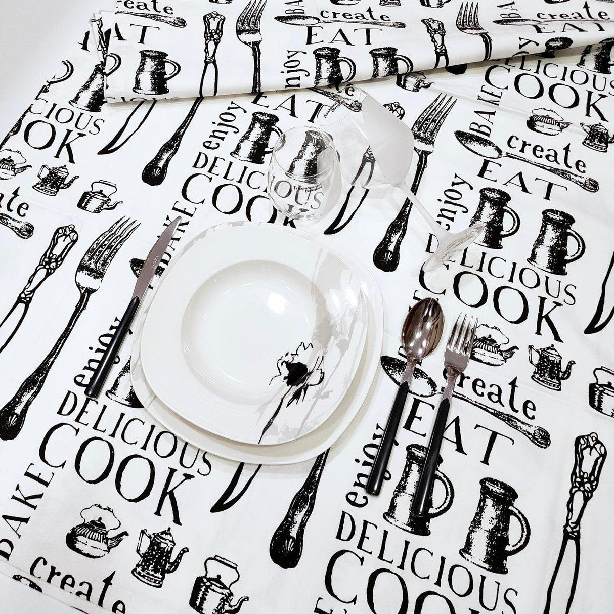 Maison Sucrèe Black & White Posate Centro Tavola 90x90 S12 - Passarelli Biancheria