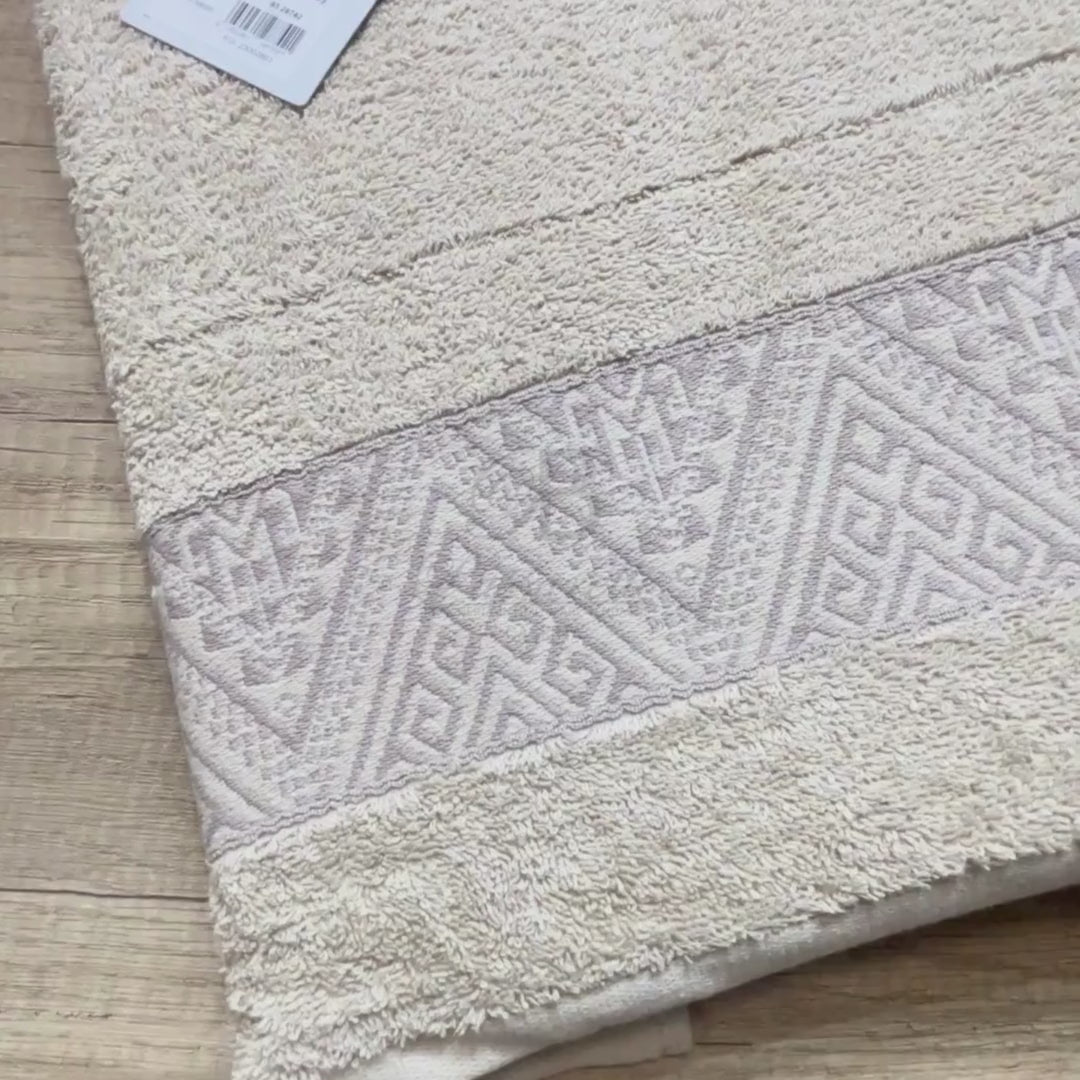 Load video: Bassetti Set Asciugamani 1+1 Tinta Unita Spugna 430gr 2411S70